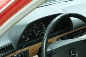 Bild 24/50 von Mercedes-Benz 260 SE (1986)