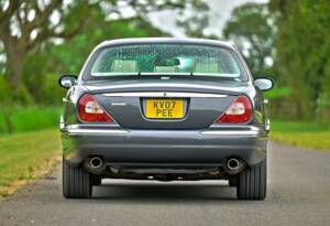 Image 13/50 of Jaguar XJ 8 4.2 (2007)