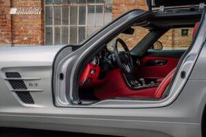 Afbeelding 15/18 van Mercedes-Benz SLS AMG (2011)