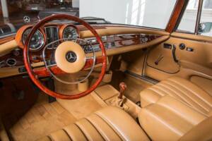 Imagen 25/34 de Mercedes-Benz 280 SE 3,5 (1969)
