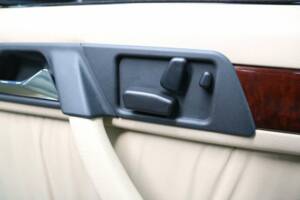 Bild 20/30 von Mercedes-Benz 300 CE-24 (1993)