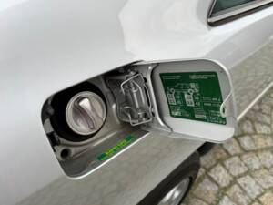 Image 61/100 of Mercedes-Benz 300 CE (1992)