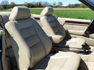 Mercedes-Benz E 220 Cabriolet (C 124) nachtblau 1994