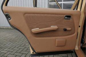 Afbeelding 7/15 van Mercedes-Benz 200 (1983)