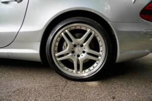 Image 15/23 de Mercedes-Benz SL 55 AMG (2007)