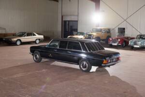 Image 9/64 of Mercedes-Benz 230/6 LWB (1976)
