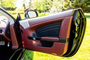 Image 28/39 of Aston Martin DBS Volante (2011)