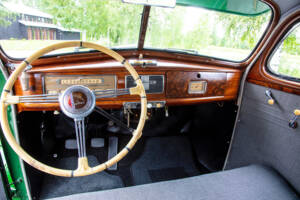 Image 8/50 of Pontiac Quality Six Touring Sedan (1939)