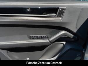 Imagen 18/34 de Porsche Cayenne Coupé E-Hybrid (2026)
