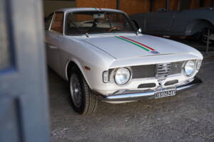 Image 18/28 de Alfa Romeo Giulia GT 1300 Junior (1970)