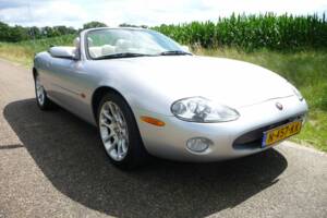 Image 4/8 of Jaguar XKR (2001)