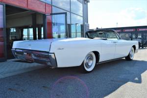 Image 7/50 of Lincoln Continental Convertible (1967)