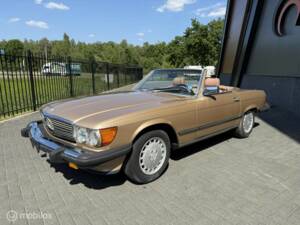 Immagine 2/41 di Mercedes-Benz 560 SL (1986)
