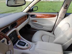 Image 42/71 of Daimler Super V8 (2000)