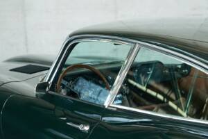 Image 17/50 de Jaguar E-Type (1970)