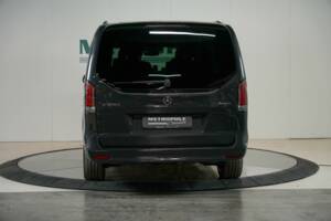 Image 15/50 de Mercedes-Benz V 300 d (2025)