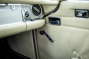 Image 12/35 of Mercedes-Benz 280 SL (1969)