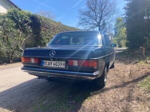 Bild 6/27 von Mercedes-Benz 230 E (1983)