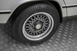 Image 33/50 of Mercedes-Benz 190 D (1984)