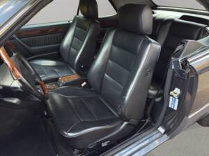 Imagen 12/24 de Mercedes-Benz E 220 (1993)