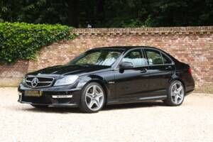 Image 11/50 of Mercedes-Benz C 63 AMG (2012)