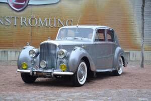 Image 2/23 of Bentley R-Type (1953)