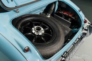 Image 17/19 of Austin-Healey 3000 Mk II (BJ7) (1964)