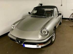Image 1/8 de Alfa Romeo 2.0 Spider (1984)