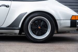 Image 17/68 of Porsche 911 Speedster 3.2 (1989)