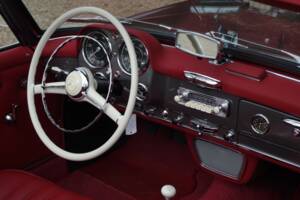 Image 41/50 of Mercedes-Benz 190 SL (1959)