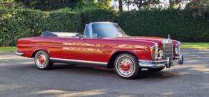Image 4/44 of Mercedes-Benz 220 SE b (1962)