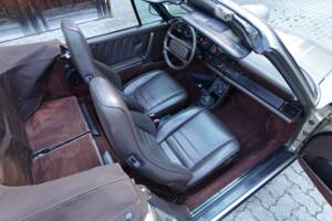 Image 18/40 of Porsche 911 Carrera 3.2 (1986)