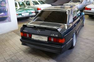 Image 11/38 of Mercedes-Benz 190 E 2.5-16 (1992)