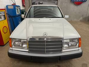 Bild 4/20 von Mercedes-Benz 250 D Turbo (1991)