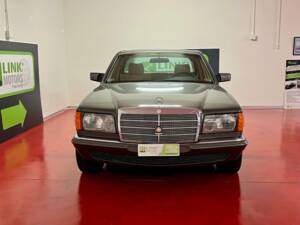 Bild 2/30 von Mercedes-Benz 380 SE (1985)