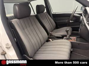 Imagen 10/15 de Mercedes-Benz 190 (1987)