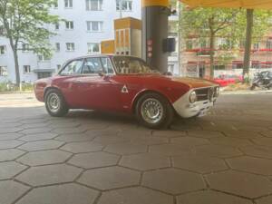 Image 2/29 of Alfa Romeo Giulia 1600 GT Junior (1972)