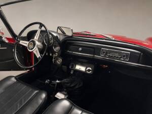 Image 23/31 of Alfa Romeo 2600 Spider (1964)