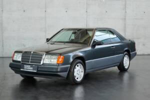 Bild 2/50 von Mercedes-Benz 300 CE (1991)