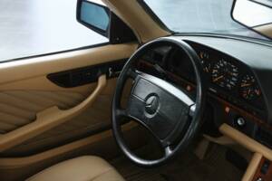 Image 19/39 of Mercedes-Benz 560 SEC (1990)