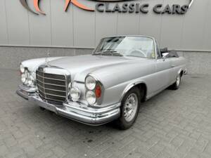 Image 3/35 de Mercedes-Benz 280 SE 3,5 (1970)