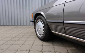 Image 65/96 of Mercedes-Benz 560 SL (1987)