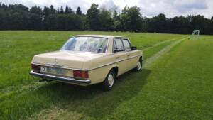 Immagine 11/32 di Mercedes-Benz 200 (1974)