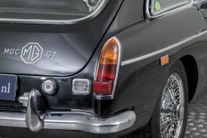 Image 32/50 of MG MGC GT (1969)