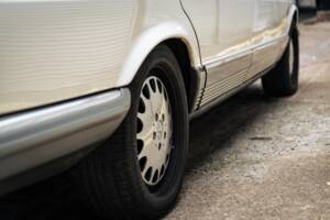 Image 31/50 of Mercedes-Benz 500 SEL (1984)