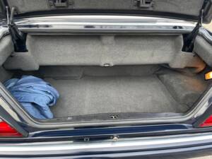 Image 15/25 of Mercedes-Benz E 200 (1996)