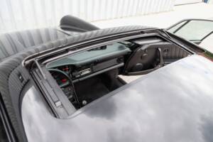 Image 77/108 de Porsche 911 Carrera 3.2 (1989)