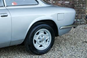 Image 18/50 of Alfa Romeo 1750 GT Veloce (1970)