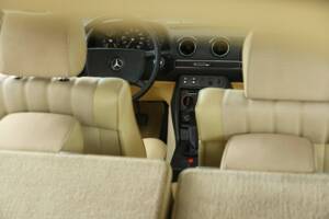 Image 33/49 of Mercedes-Benz 230 TE (1981)