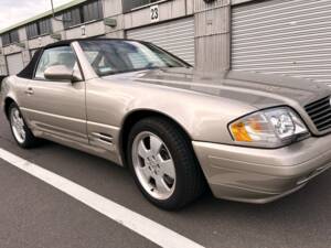 Image 16/25 of Mercedes-Benz SL 500 (1999)